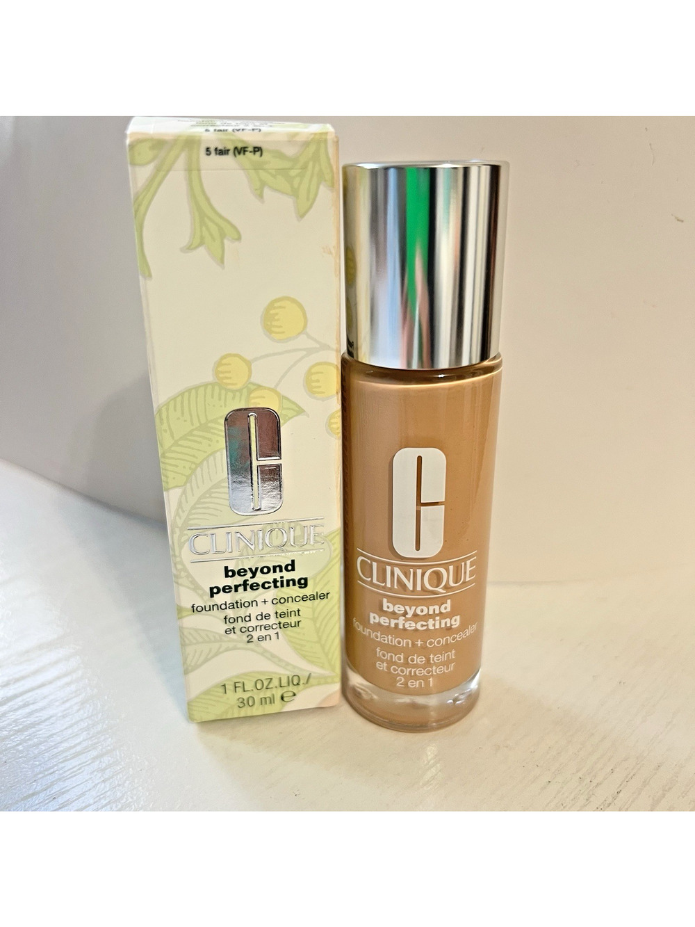 Clinique Beyond Perfecting Foundation + Concealer 5 Fair VF-P New Open Box